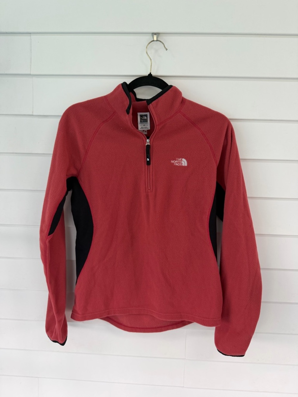 The North Face Coral Half‑Zip Fleece Pullover with Black Side Panels
